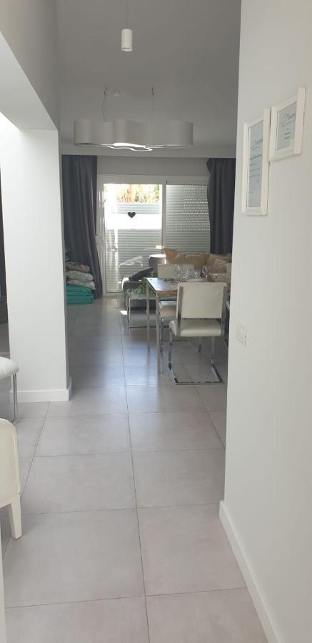 אדחה Luxury Apartment In Island Village מראה חיצוני תמונה