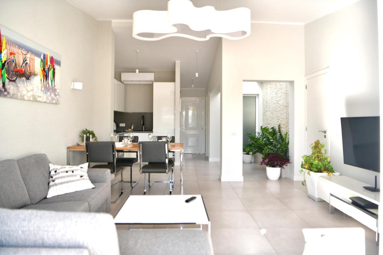 אדחה Luxury Apartment In Island Village מראה חיצוני תמונה