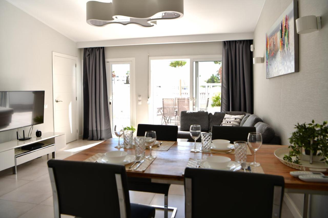 אדחה Luxury Apartment In Island Village מראה חיצוני תמונה