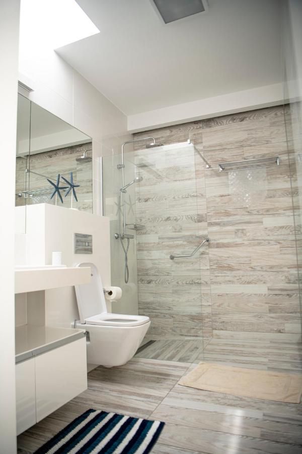 אדחה Luxury Apartment In Island Village מראה חיצוני תמונה