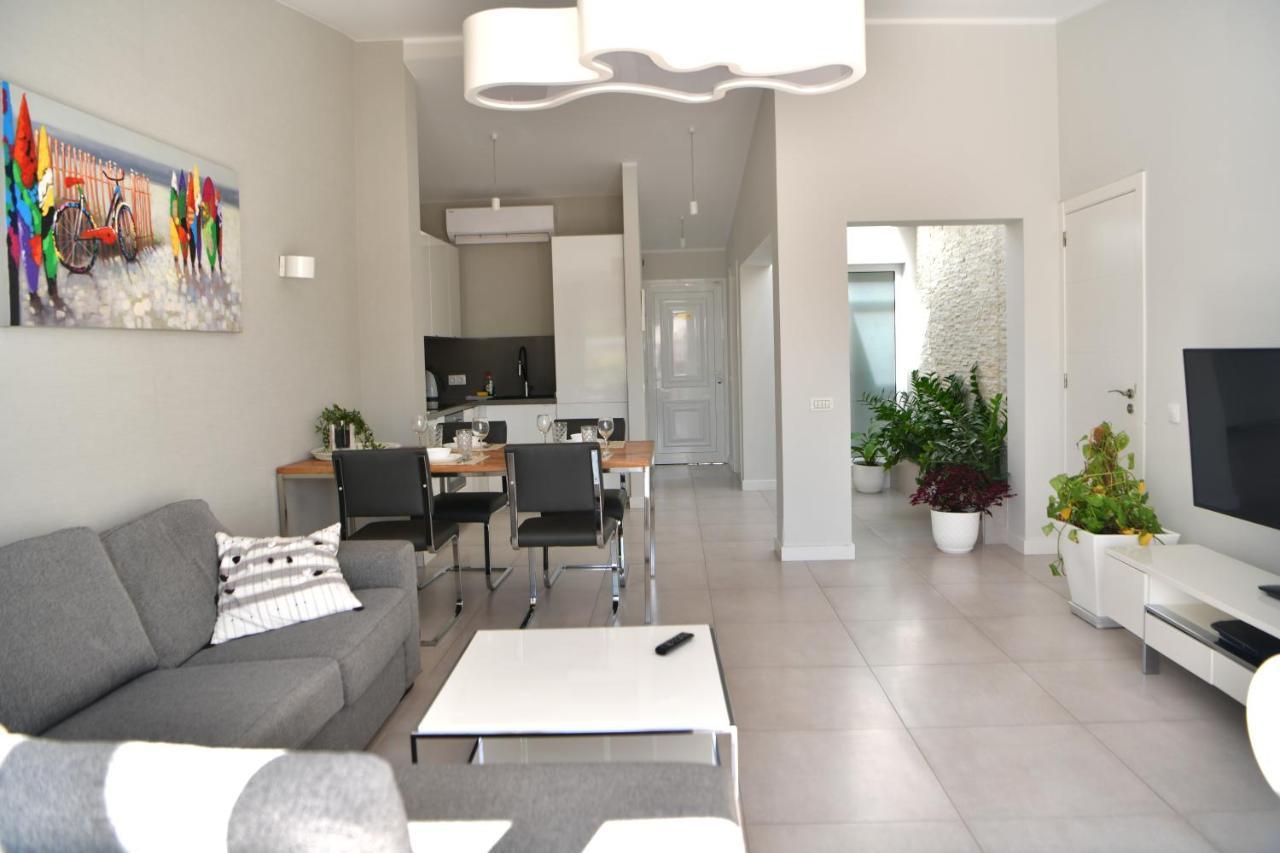 אדחה Luxury Apartment In Island Village מראה חיצוני תמונה